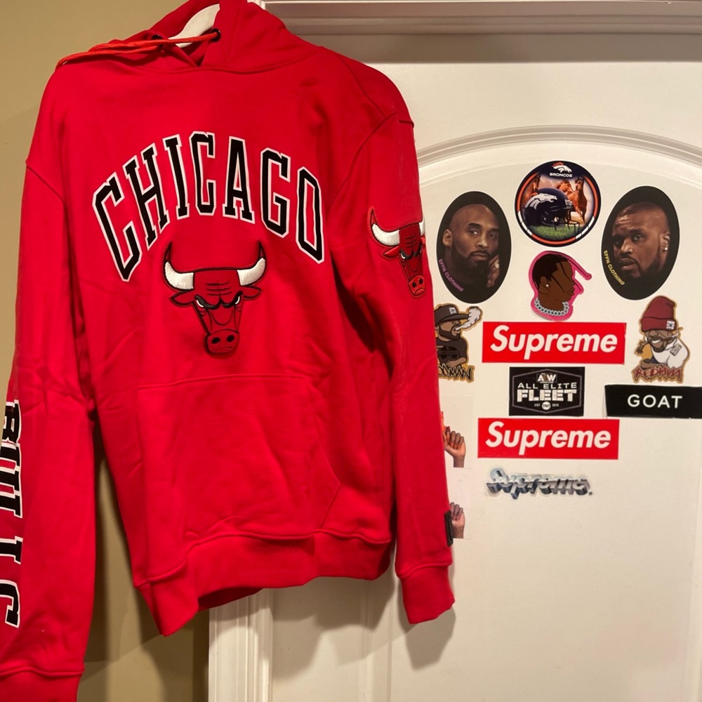 I’m selling an Brand New Pro Standard Chicago Bulls hoodie
